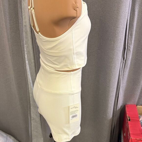 Monday White Sleeveless Crop Top and Shorts Set - Picture 13 of 14